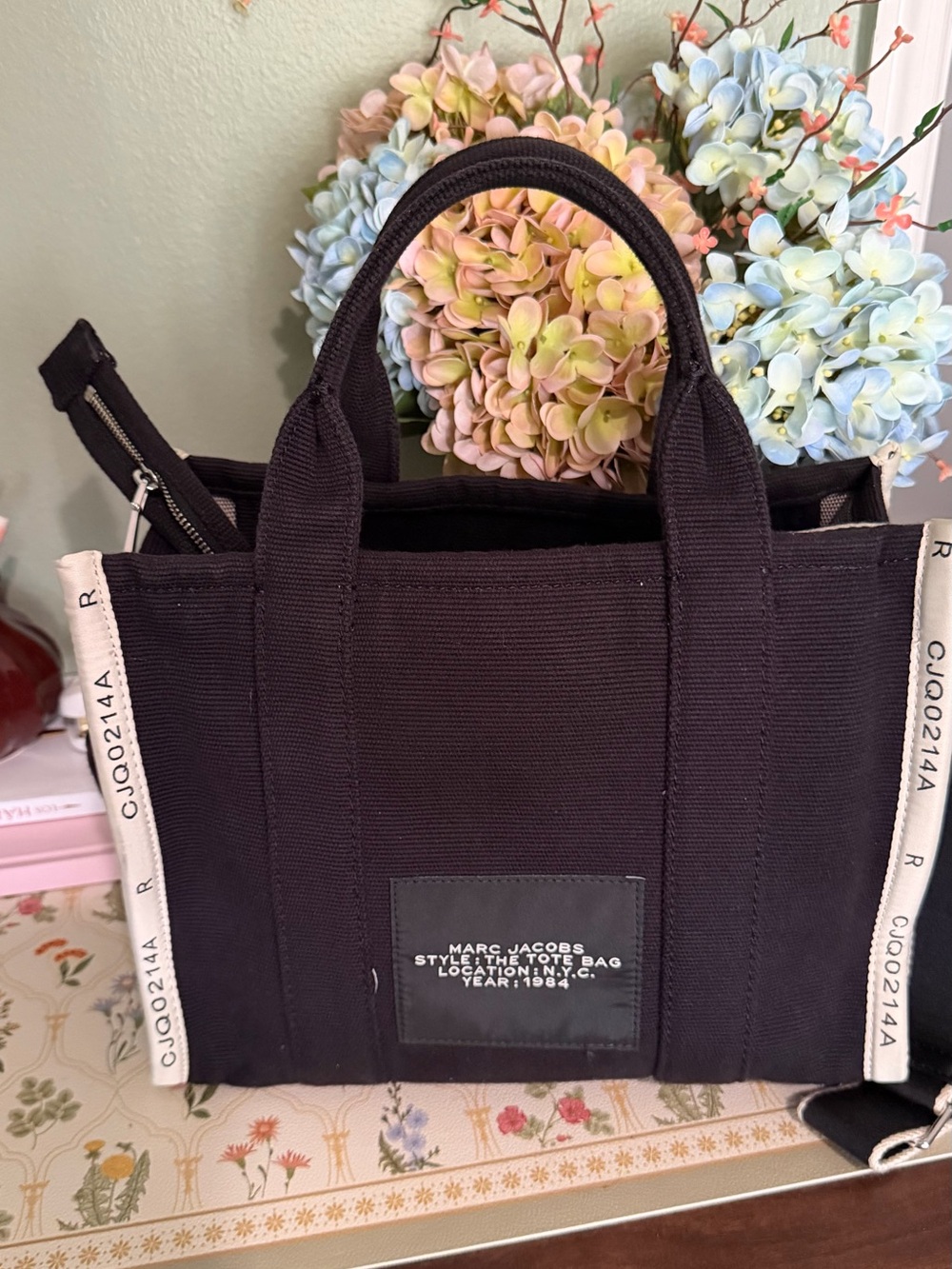 Marc Jacobs Black Canvas Tote Bag with White Logo - Picture 2 of 4